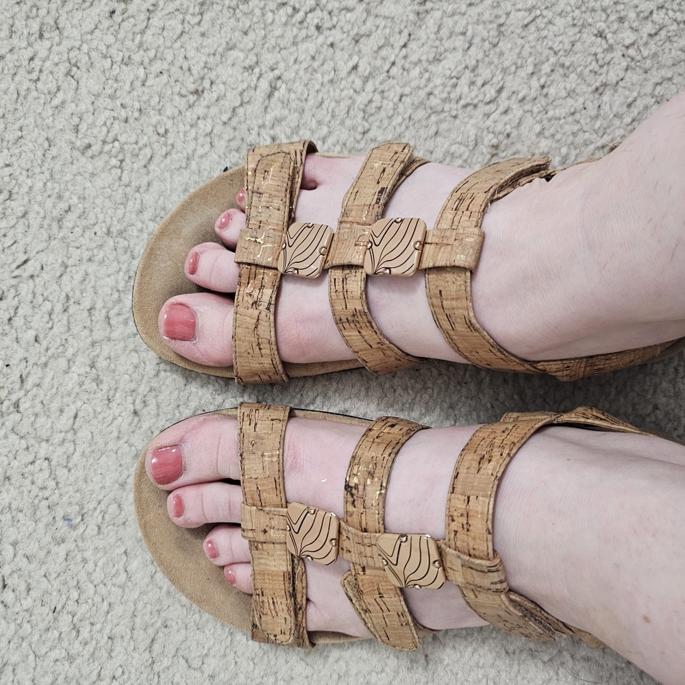 Vionic Women's Amber Sandal Gold Cork 9W Wide GUC Adjustable Comfy Arch Support